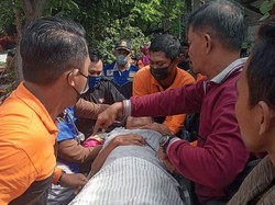 Seorang Perempuan Tunarungu Terserempet KA di Surabaya