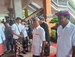 Penghasilan Perbekel di Buleleng Nambah, Koster: Nanti Saya Naikkan Lagi