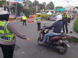 Polisi Terapkan One Way Puncak Arah Jakarta Siang Ini