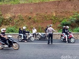 Saat Pemotor di Kuningan Berhamburan Usai Lihat Polisi Saat Pemotor di Kuningan Berhamburan Usai Lihat Polisi