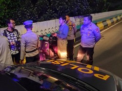 Lawan Arah di Flyover Antasari, Pemotor Ditegur Polisi