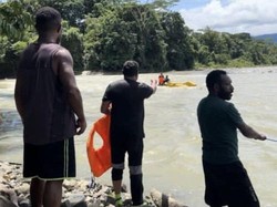 4 Anggota TNI-Polri Hilang di Sungai gegara Jembatan Putus Belum Ditemukan