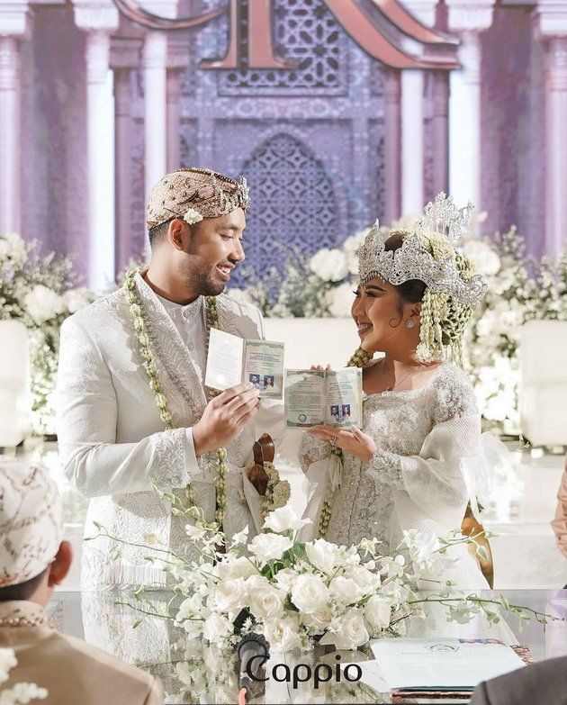 Pernikahan Kiky Saputri dan Muhammad Khairi Pernikahan Kiky Saputri dan Muhammad Khairi