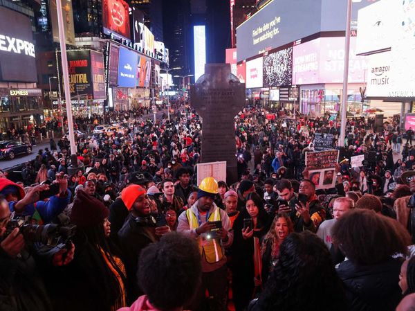 Polisi Pukul Pria Kulit Hitam, Ribuan Orang Turun ke Jalan di New York