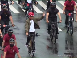 Kick Off Keketuaan ASEAN RI 2023, Jokowi Gowes dan Jalan ke Bundaran HI