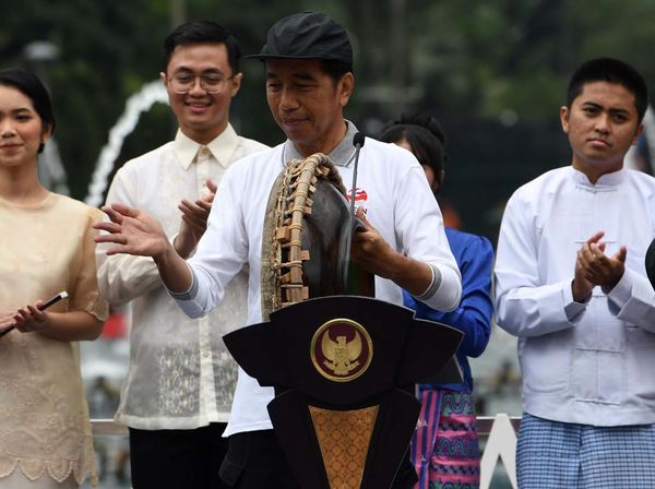 Pukul Rebana, Jokowi Buka Kick Off Keketuaan RI Dalam ASEAN