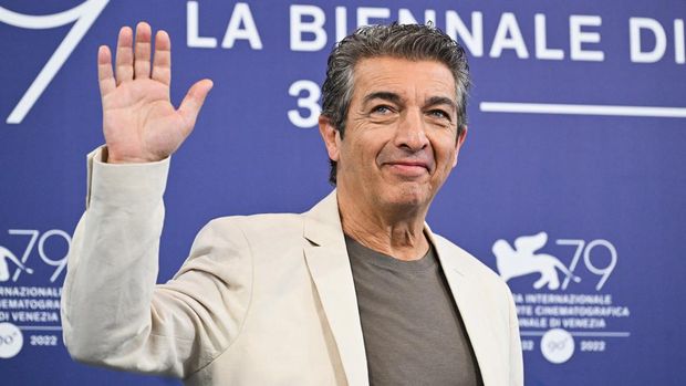 Argentine actor Ricardo Darin poses on September 3, 2022 during a photocall for the film 