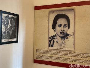 Jejak Inggit Garnasih Orasi di Depan Ribuan Orang Jejak Inggit Garnasih Orasi di Depan Ribuan Orang