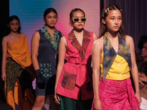 Selebrasi Kreativitas Anak Muda dan Gaya Autentik di UI Fashion Week 2023 Selebrasi Kreativitas Anak Muda dan Gaya Autentik di UI Fashion Week 2023
