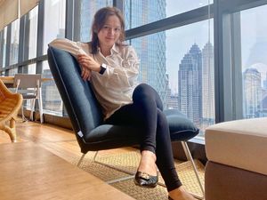 Sheila Waroka Tak Ingin Segera Menikah, Nyaman Kerja dan Hidup Sendiri