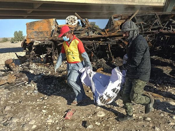 41 Orang Tewas Akibat Bus Jatuh dari Jembatan di Pakistan