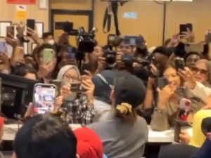 Bikin Geger! Bunda Corla Jadi Pelayan McD di Jakarta