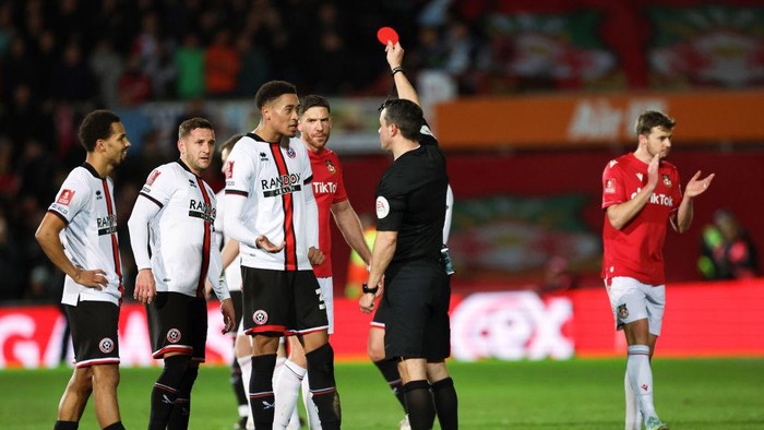 WREXHAM, WALES - JANUARY 29: Daniel Jebbison of Sheffield United receives a red card and is sent off during the Emirates FA Cup Fourth Round match between Wrexham and Sheffield United at Racecourse Ground on January 29, 2023 in Wrexham, Wales. (Photo by Matthew Ashton - AMA/Getty Images)