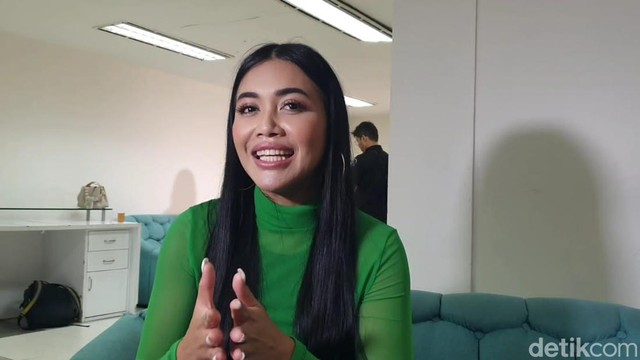 Sudah Bercerai, Denada Masih Anggap Jerry Aurum Keluarga