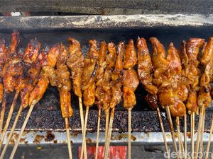 Viral Sate Ayam Madura yang Murah Enak di Depan RS Imannuel Bandung