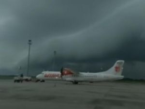 Penjelasan BMKG soal Heboh Awan Hitam Bak Ombak di Langit Bandara Makassar