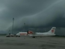 Heboh Awan Hitam Mirip Ombak di Langit Bandara Makassar, BMKG Beri Penjelasan