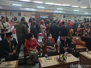 Ganjar Banggakan 7 Kepala Daerah Perempuan Jateng di Depan Mega Asli PDIP