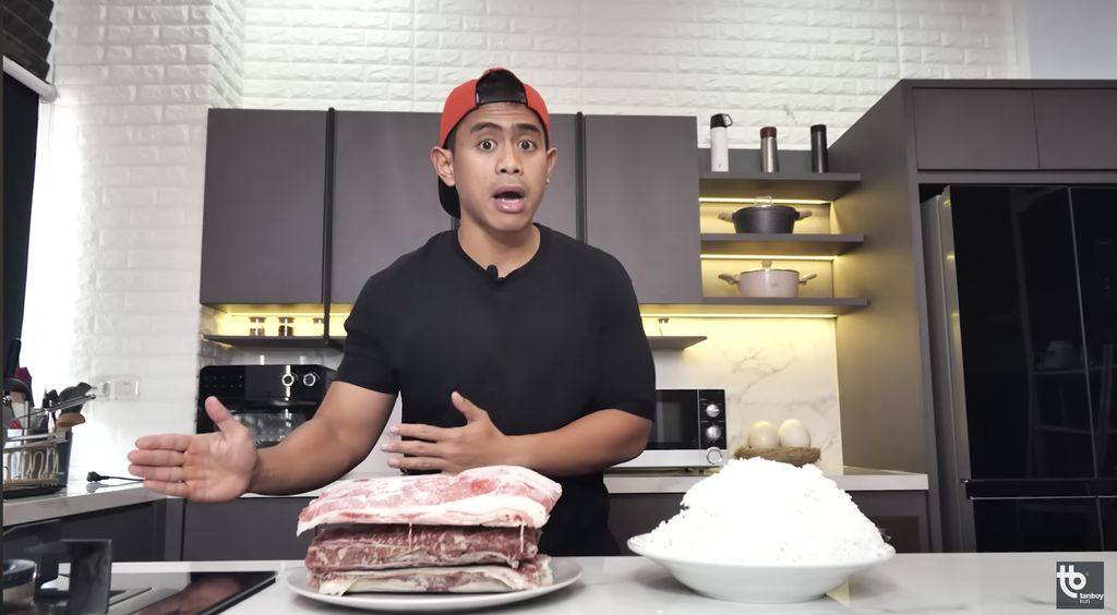 Gokil! Tanboy Kun Masak dan Mukbang 1 Kg Wagyu A5 seharga Rp 4 Juta