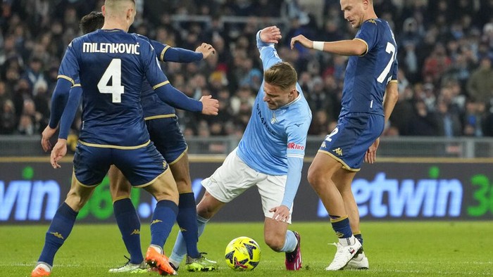 Lazios Ciro Immobile, centre, tries to dribbles past during the Serie A soccer match between Lazio and Fiorentina at Romes Olympic stadium, Sunday, Jan. 29, 2023. (AP Photo/Alessandra Tarantino)