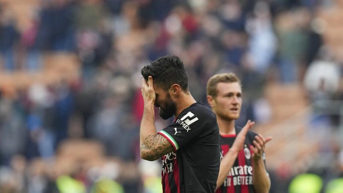 AC Milans Olivier Giroud reacts after losing a Serie A soccer match between AC Milan and Sassuolo at the San Siro stadium in Milan, Italy, Sunday, Jan. 29, 2023. (AP Photo/Antonio Calanni)