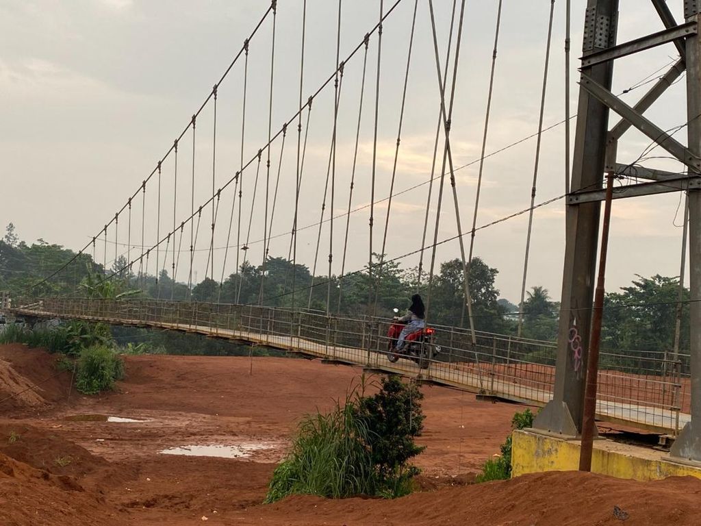 Viral Jembatan dan Sungai Digusur Proyek di Depok, Ini Keterangan Warga Viral Jembatan dan Sungai Digusur Proyek di Depok, Ini Keterangan Warga