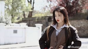 Potret Wanita yang Tak Dipercayai Lulusan Oxford, Dianggap Terlalu Cantik