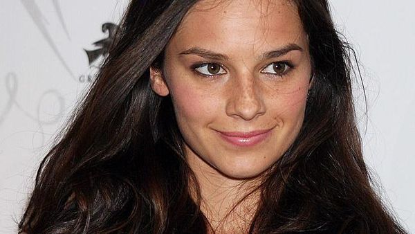 7 Potret Katy Louise, Istri Song Joong Ki yang Disebut Tengah Hamil 2 Bulan