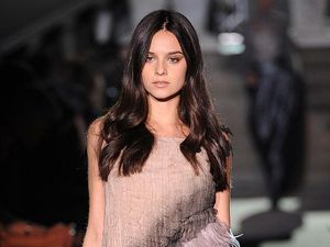 Mengenal Katy Louise Saunders, Wanita yang Dinikahi Song Joong Ki