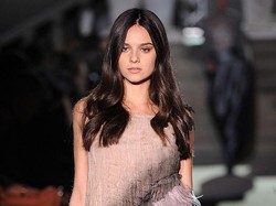 Mengenal Katy Louise Saunders, Wanita yang Dinikahi Song Joong Ki