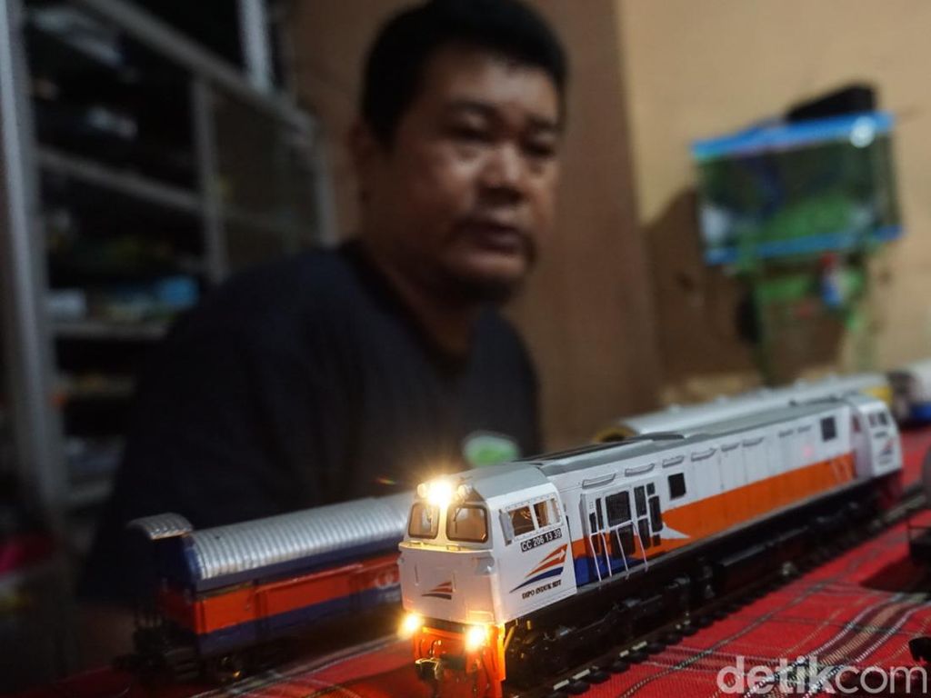 Kerennya Miniatur Kereta Api Produksi Drumer Mojokerto yang Bernilai Tinggi