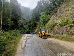 Longsor di Sungai Penuh, Jalur Jambi-Sumbar Putus!