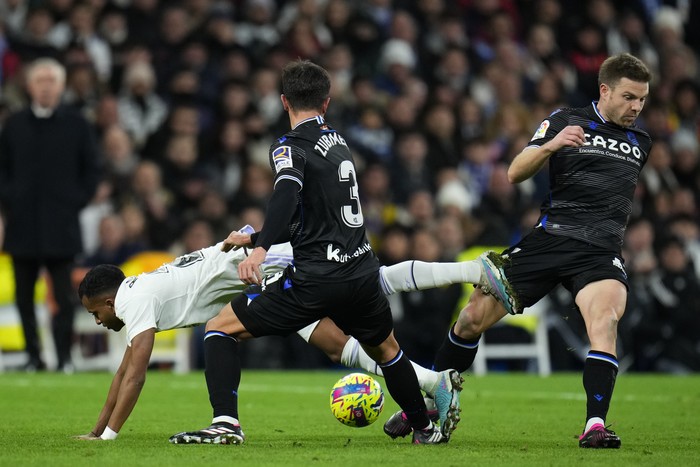 Real Sociedads Martin Zubimendi, front, and Real Madrids Rodrygo compete for the ball during the Spanish La Liga soccer match between Real Madrid and Real Sociedad, at the Santiago Bernabeu stadium in Madrid, Sunday, Jan. 29, 2023. (AP Photo/Manu Fernandez)