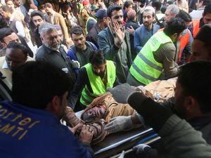 Masjid di Pakistan Dibom, 17 Orang Tewas Masjid di Pakistan Dibom, 17 Orang Tewas