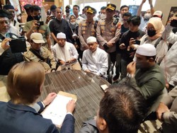 5 Pernyataan Sikap Massa Aksi Bela Al-Quran ke Kedubes Swedia-Belanda