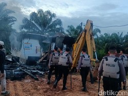Terduga Pencuri Sawit Tewas Ditembak Picu Amukan Massa, 2 Polisi Diperiksa