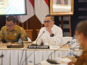 Buwas dan Zulhas Merapat ke Istana di Tengah Ramai Isu Reshuffle
