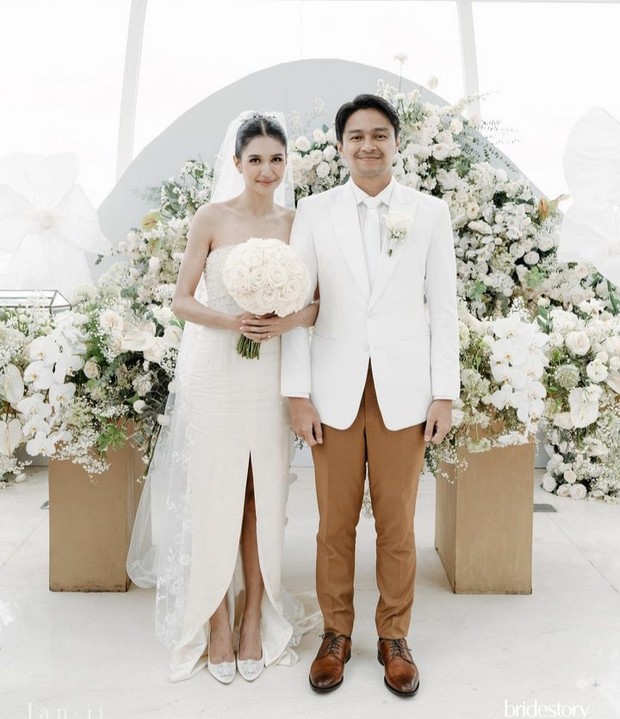 Detail dan Makna Gaun Pernikahan Mikha Tambayong