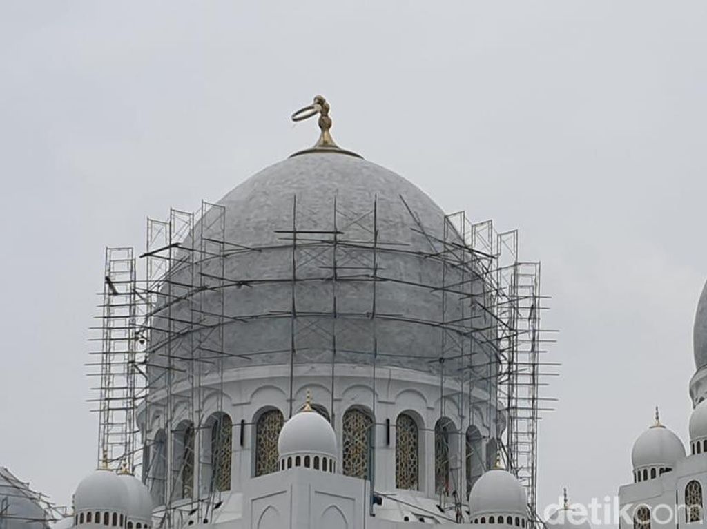 Atap Bocor, Pembukaan Masjid Sheikh Zayed Solo untuk Umum Molor