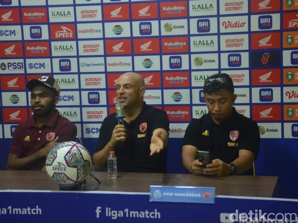 Bernardo Tavares Ungkap Beda Kondisi PSM dan Arema FC yang Lebih Diuntungkan Bernardo Tavares Ungkap Beda Kondisi PSM dan Arema FC yang Lebih Diuntungkan