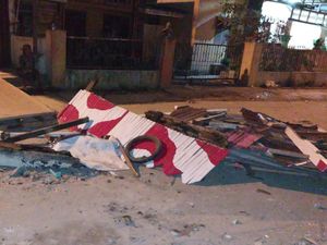 Detik-detik Mencekam Tawuran Pasca Prabowo Luncurkan PBN di Belawan Detik-detik Mencekam Tawuran Pasca Prabowo Luncurkan PBN di Belawan