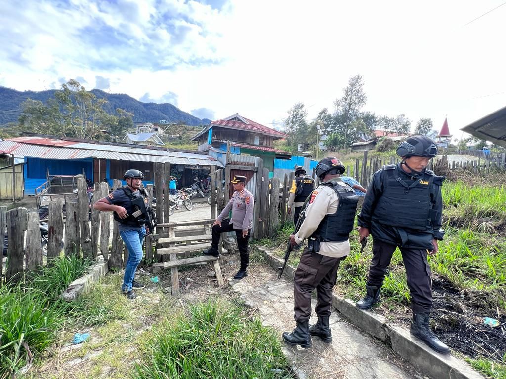 Pria di Intan Jaya Ditembak saat Duduk di Bengkel, Pelaku Diduga KKB Pria di Intan Jaya Ditembak saat Duduk di Bengkel, Pelaku Diduga KKB