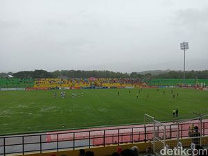 PSM Vs Rans FC Ditunda 30 Menit Imbas Lapangan Tergenang Air PSM Vs Rans FC Ditunda 30 Menit Imbas Lapangan Tergenang Air