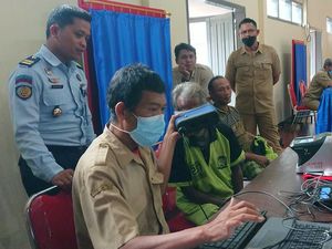 Puluhan Napi-Tahanan Trenggalek Ikuti Perekaman KTP Elektronik