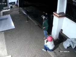 Pasutri Siri Probolinggo Bobol Ekspedisi, Puluhan Paket-Uang Jutaan Amblas