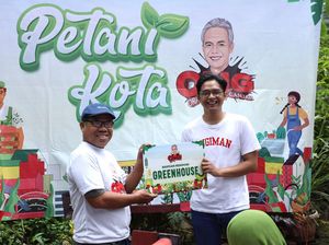 Relawan Ganjar Berikan Instalasi Hidroponik ke Poktan di Tanah Abang