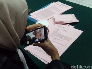 Penghasut Tukang Becak Bobol BCA Rp 320 Juta Divonis 3 Tahun 6 Bulan Bui Penghasut Tukang Becak Bobol BCA Rp 320 Juta Divonis 3 Tahun 6 Bulan Bui