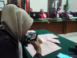 Bobol BCA Rp 320 Juta, Thoha dan Tukang Becak Memelas Minta Dihukum Ringan