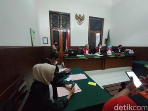 Thoha Bobol Rekening BCA Dituntut 4 Tahun Bui dan Kembalikan Uang Rp 320 Juta Thoha Bobol Rekening BCA Dituntut 4 Tahun Bui dan Kembalikan Uang Rp 320 Juta