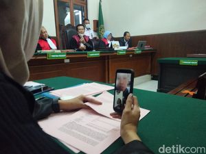 Sidang di PN Surabaya Kok Masih Online Padahal PPKM Dicabut? Begini Lho... Sidang di PN Surabaya Kok Masih Online Padahal PPKM Dicabut? Begini Lho...